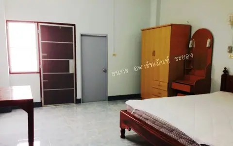 ห้องพัดลม ธนกร1 ราคาถูกใจ พร้อมที่จอดรถฟรี โทร.081-589-4809