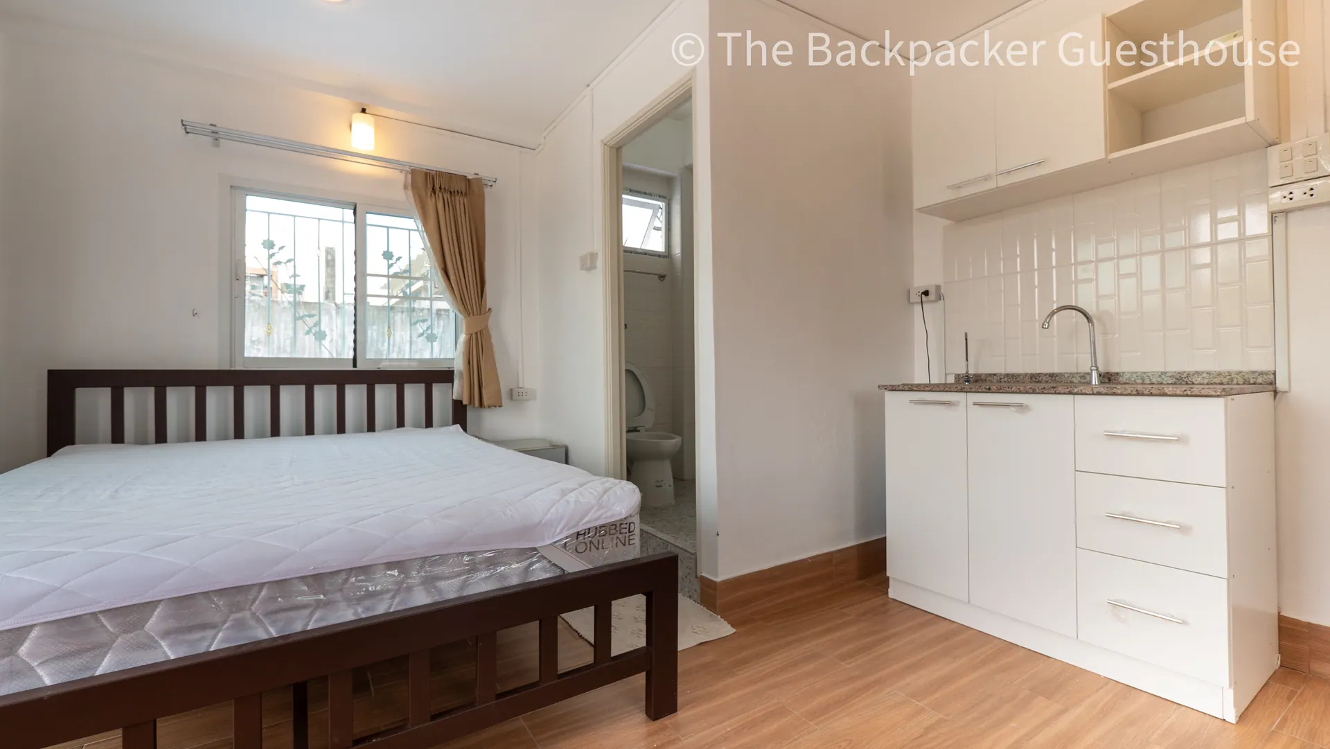 The Backpacker Guesthouse บริการห้องเช่ารายเดือน