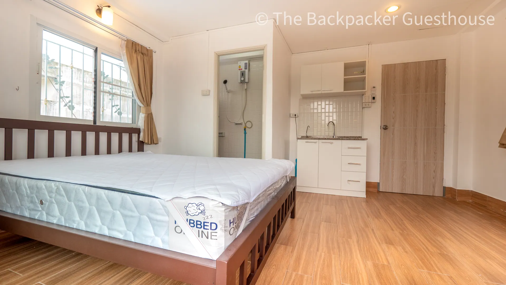 The Backpacker Guesthouse บริการห้องเช่ารายเดือน