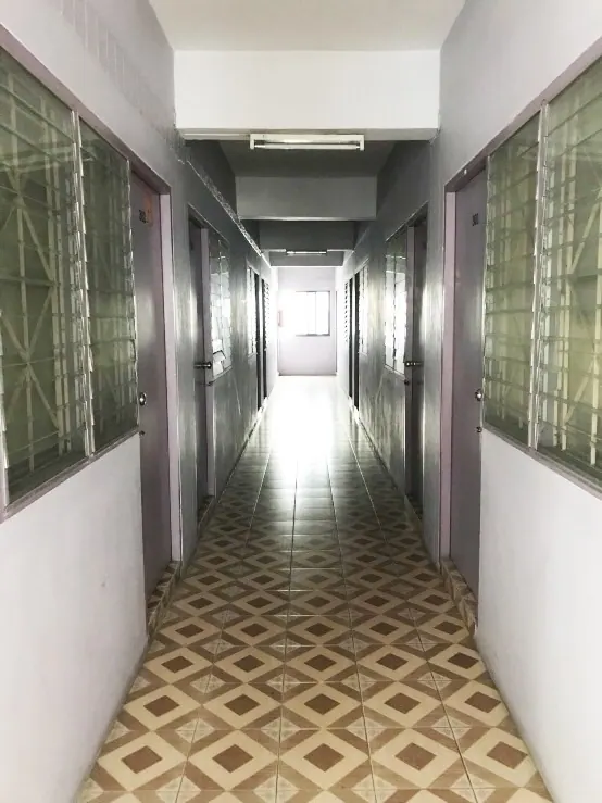 อพารท์เมนท์สมบัติย่าใย ห้องพักราคาถูก ให้เช่า ย่านบางพลี ถนนเทพารักษ์ ใต้ตึกเป็นร้านเทสโก้โลตัสเอ็กเพรส เปิดตลอด 24 ชม. ใกล้บิ๊กซีบางพลี-แหล่งชุมชน-ตลาด-วัด-ตลาดน้ำ