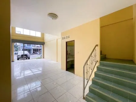 2.5-storey commercial building on Lipa Noi Road, Koh Samui for sale