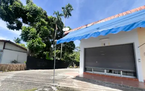 Commercial Space for Rent on Lipanoi Road, Koh Samui 1.5 Storey Townhouse for Rent in Koh Samui High Traffic Area, Great for Business!