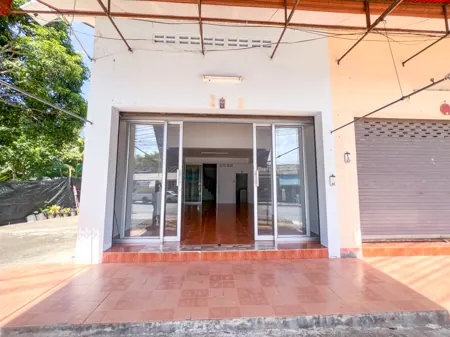 Commercial Space for Rent on Lipanoi Road, Koh Samui 1.5 Storey Townhouse for Rent in Koh Samui High Traffic Area, Great for Business!