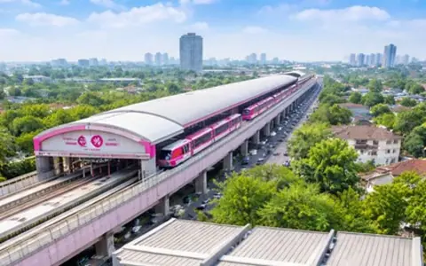 ให้เช่าทาวน์โฮมโมเดิร์นลอฟท์ 4 ชั้น ใกล้แฟชั่นไอส์แลนด์ ที่ดิน 25 ตร.ว. พื้นที่ใช้สอย 330 ตร.ม.