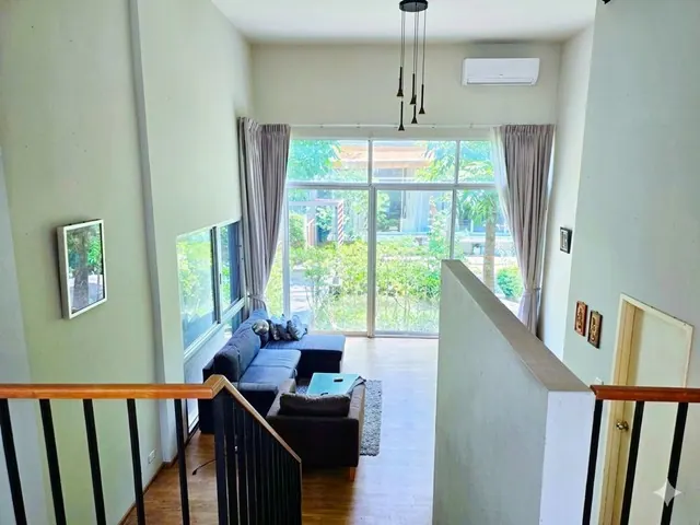 ให้เช่าทาวน์โฮมโมเดิร์นลอฟท์ 4 ชั้น ใกล้แฟชั่นไอส์แลนด์ ที่ดิน 25 ตร.ว. พื้นที่ใช้สอย 330 ตร.ม.
