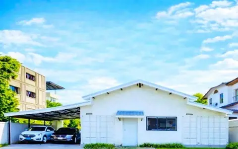 ใกล้ BTSศรีนครินทร์38 700ม แม็คโคร ศรีนครินทร์2 100ม. ซีคอนสแควร์ ศรีนครินทร์ 850 ม. ถ.อ่อนนุช44-48 โฮมออฟฟิศ 4นอน 4น้ำ  172ตร.ว.682 ตร.ม.