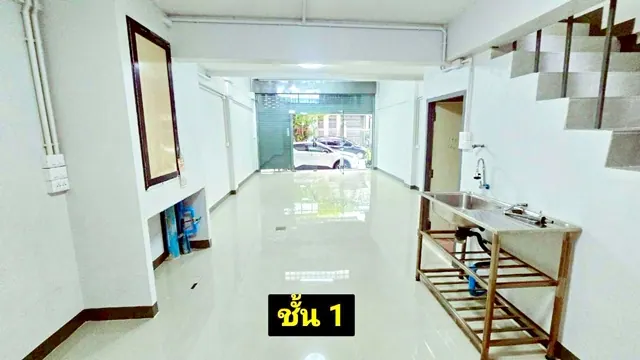 รามคำแหง 4-14  อาคารพาณิชย์ 4.5 ชั้น 4นอน พระราม9 3 น้ำ 18 ตร.ว.300 ตร.ม.  เดอะมอลล์ รามคำแหง 300 ม. ม.รามคำแหง 1 กม.หัวหมาก