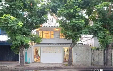 บ้านเดี่ยวติดถนนนนทรี ให้เช่า เหมาะทำธุรกิจ  รีโนเวทใหม่ทั้งหลัง ใกล้สำนักงานเขต
