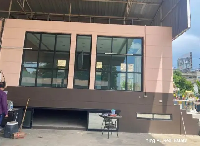 ให้เช่าโกดังพร้อมออฟฟิศ ลำลูกกา คลอง 4 ใกล้มอเตอร์เวย์ เข้า-ออกได้หลายเส้นทาง รถใหญ่เข้าได้
