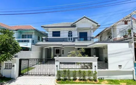 KDH0018 ขายบ้าน อัมพรเพลส ศรีราชา, ชลบุรี ขนาด 51 ต.ร.วา 2ชั้น บ้านรีโนเวทใหม่ทั้งหลัง