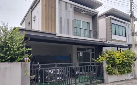บ้านเช่าสวยพร้อมอยู่ ทริโอทาวน์ ศรีราชา ใกล้ J-Park ศรีราชา 3 ห้องนอน จอดรถได้ 2 คัน 17000 บ.เดือน