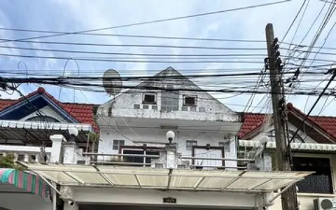 ขายทาวน์เฮ้าส์ 2 ชั้น หมู่บ้านระเบียงทอง 4 ซอยนาคนิวาส 44 ถนนนาคนิวาส ลาดพร้าว