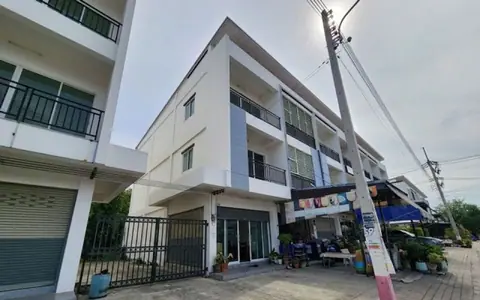 อาคารพานิชย์ให้เช่า 3 ชั้น หลังมุม ตกแต่งใหม่ ถนนเอกชัย ใกล้วัดโพธิ์แจ้ เหมาะทำโฮมออฟฟิต ถนนกว้าง จอดรถสบาย