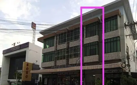 ขายอาคารพาณิชย์สามชั้นครึ่ง ขนาด 17 ตรว. ใจกลางเมืองตาก ใกล้โรงพยาบาลจังหวัดตาก และ สนามกีฬาตากสิน  ถนนมหาดไทยบำรุง ต.หนองหลวง อ.เมือง จ.ตาก