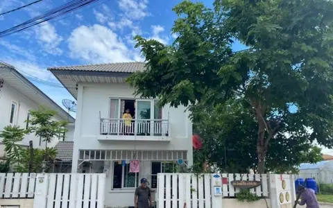 ขายบ้านเดี่ยว 2 ชั้นพร้อมที่ดิน หมู่บ้าน 180 เนื้อที่ 40.1 ตรว. บางปู ติดชายทะเล และสนามบินสุวรรณภูมิ บางปู  สมุทรปราการ