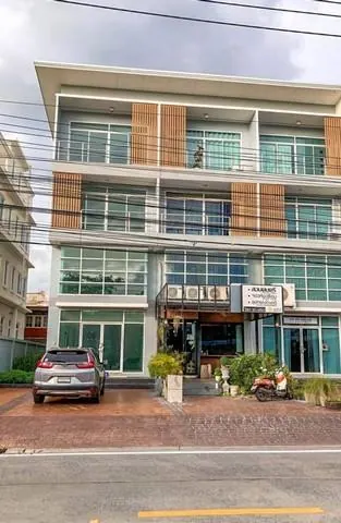 HR 5879 ให้เช่าและขาย อาคารพาณิชย์ 3.5ชั้น ตึกหลังมุม สร้างใหม่ ย่านรามคำแหง มีนบุรี