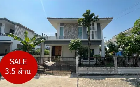 ขายบ้านเดี่ยว 2 ชั้น ใกล้ถนนปทุมธานี ม.ภัทรีดา อเวนิว ขนาด 56 ตรว 3 นอน 2 น้ำ สภาพดี พร้อมอยู่ ต่อเติมมุงหลังคาหลังบ้านเรียบร้อย