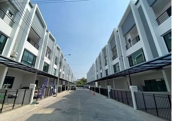 ให้เช่า บ้านทาวน์โฮม  3ชั้น โครงการCordiz อุดมสุข39