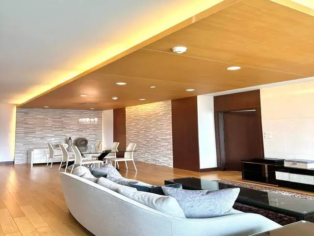 2-Bedroom Unit for Rent at The Park Chidlom, near BTS Chit Lom & MRT Si Lom
