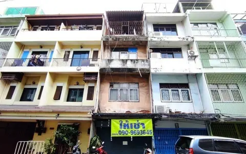 Four-storey shophouse for rent in Sam Yan, 11.2 sq.w. plot and 170 sq.m. floor area