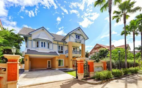 บ้าน คิวเฮ้าส์ อเวนิว พระราม 5 18900000 บาท. 4BEDROOM ขนาด 0 ไร่ 1 Ngan 62 ตรว. ใกล้กับ ทางด่วนศรีรัช ,ตลาดพระราม5 บรรยากาศ ดี นนทบุรี