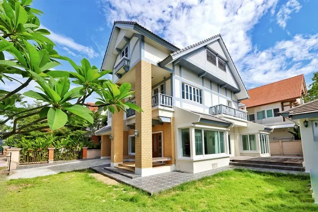 บ้าน คิวเฮ้าส์ อเวนิว พระราม 5 18900000 บาท. 4BEDROOM ขนาด 0 ไร่ 1 Ngan 62 ตรว. ใกล้กับ ทางด่วนศรีรัช ,ตลาดพระราม5 บรรยากาศ ดี นนทบุรี