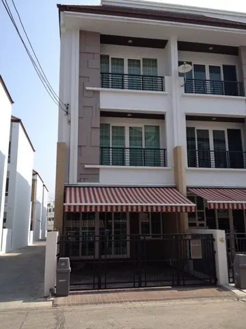 บ้านกลางเมือง เอส-เซนส์ พระราม 9-ลาดพร้าว