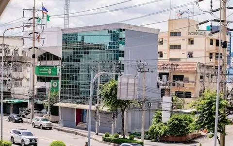 รหัสC6326 ให้เช่าอาคาร 5ชั้น ตั้งอยู่ริมถนนพระราม 3 เหมาะสำหรับทำโชว์รูม คลีนิค ทำเลดีการเดินทางสะดวก