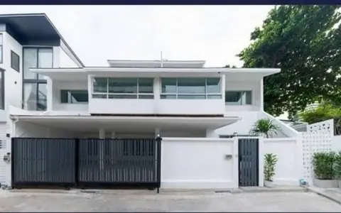 รหัสC6473 ขายบ้าน ทาวน์โฮม 3ชั้น ทำเลดีใจกลางเมือง สุขุมวิท ใกล้บีทีเอส อโศก