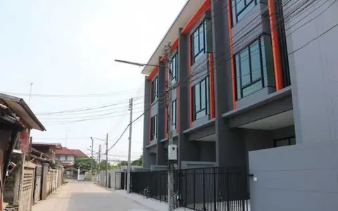 ขายทาวน์โฮมทำเลในเมืองดีมาก สภาพใหม่หลังโรงเรียนเบญจมราชู  ทิศราชบุรี อำเภอเมืองราชบุรี จังหวัดราชบุรี (เจ้าของขายเอง)