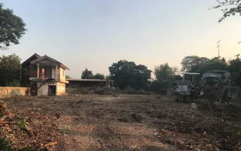 ขายที่ดินพร้อมบ้านทำเลดี แปลงสวย ด้านหน้าติดแม่น้ำผักไห่ อำเภอผักไห่ จังหวัด  พระนครศรีอยุธยา