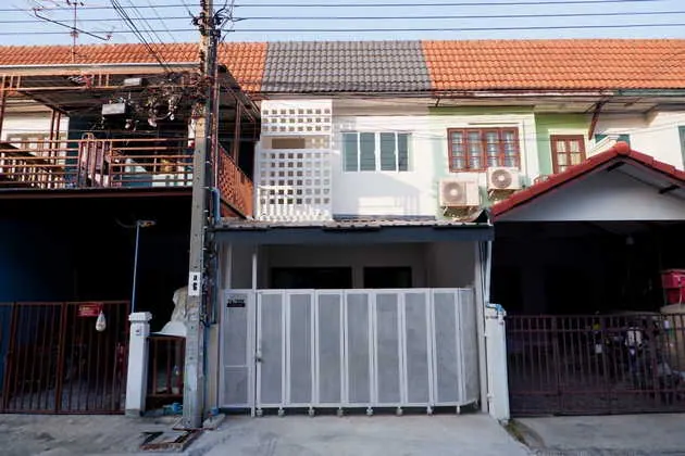 ขายด่วนทาวน์เฮ้าส์ 2 ชั้น ทำเลทอง รีโนเวทใหม่ อ.บางบัวทอง จ.นนทบุรี