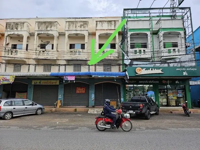 ขายอาคารพานิช ในตัวเมืองโคราช ใกล้โรงงานแปปซี่ ติดตลาดนัด เยื้องร้านก๋วยเตี๋ยวโอ่ง ทำเลดีเดินทางสะดวกเหมาะแก่การลงทุน