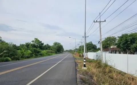Two land plots with a house for sale in Mueang Saraburi, 2 rai total