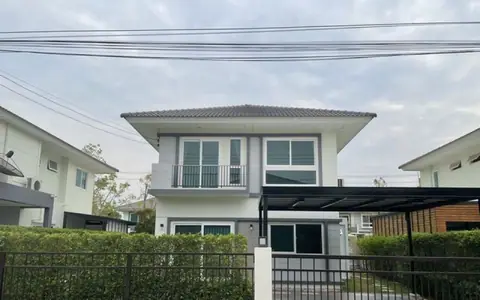 ให้เช่าบ้าน 56 ตร. วา 4 ห้องนอน 3 ห้องน้ำ 56 ตร. วา หลังบ้านเป็นสนามหญ้าไม่ติดใคร