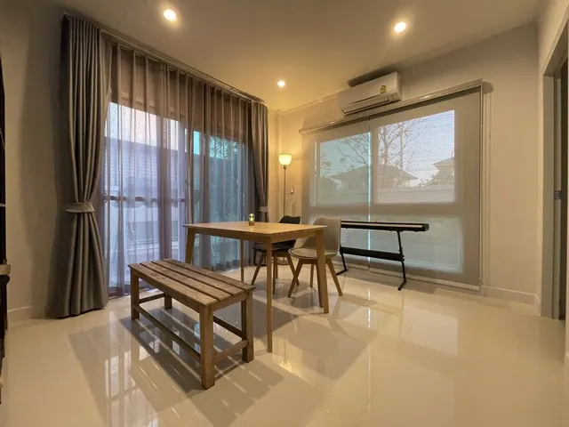 ให้เช่าบ้าน 56 ตร. วา 4 ห้องนอน 3 ห้องน้ำ 56 ตร. วา หลังบ้านเป็นสนามหญ้าไม่ติดใคร