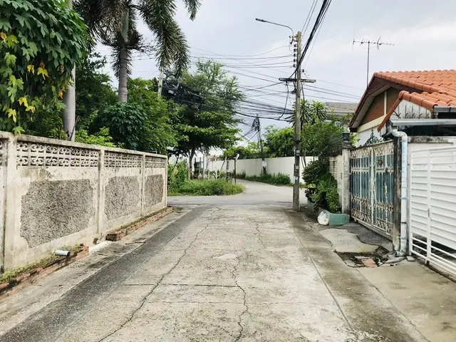 ขายบ้านหมู่บ้านเสรี อ่อนนุช แขวงประเวศ เขตประเวศ กรุงเทพมหานคร
