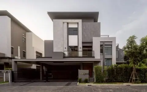 Luxury Pool Villa ใจกลางสุขุมวิท The Gentry Sukhumvit 101