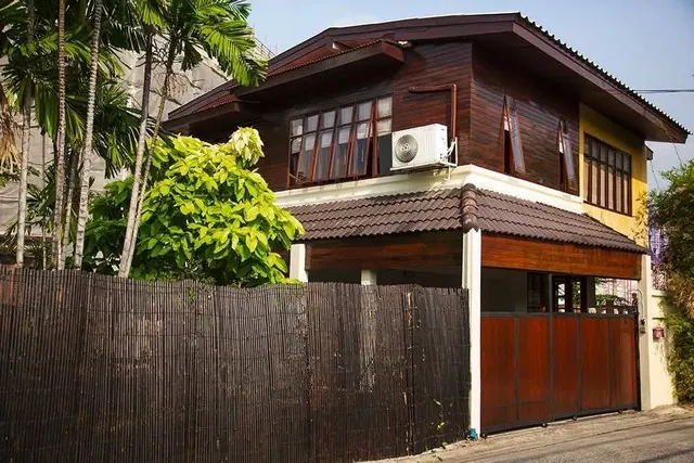 บ้านเดี่ยวไม้สักไม้เนื้อแดงแท้ สไตล์ Thai Contemporary ใจกลางอินทามระ 40