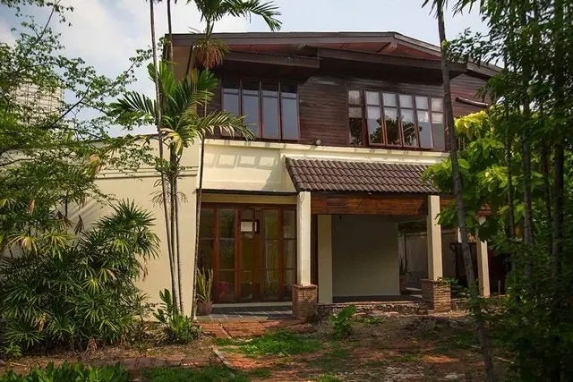 บ้านเดี่ยวไม้สักไม้เนื้อแดงแท้ สไตล์ Thai Contemporary ใจกลางอินทามระ 40