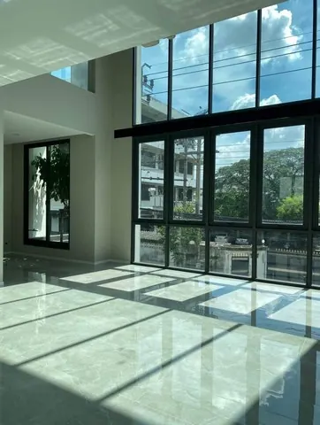 ขายเช่า Myst อ่อนนุช-ศรีนครินทร์ พื้นที่ใช้สอยเกือบ 400 ตรม.บ้าน 4 ชั้น พร้อมลิฟท์โดยสารส่วนตัว