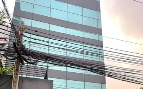 ให้เช่าอาคาร 5 ชั้น ซอยทองหล่อ 23 มีลิฟต์ พื้นที่ใช้สอย 900 ตร.ม. จอดรถ 5 คัน