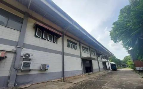 ให้เช่าWarehouse  เนื้อที่ 4 ไร่ มี อาคาร 2 ชั้น ติดถนนใหญ่ - รามอินทรา (ใกล้สี่แยกมีนบุรี)