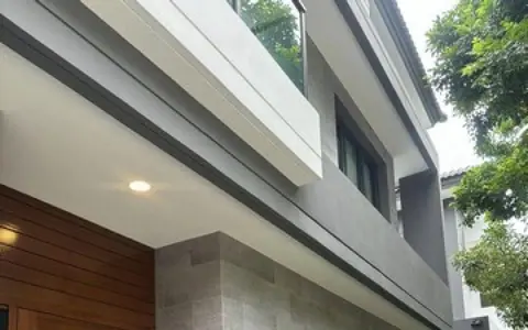WAN450ให้เช่าบ้านในโครงการเดอะซิตี้ติวานนท์งามวงศ์วาน หน้าบ้านไม่ตรงกับใคร ทิศเหนือ ใกล้รถไฟฟ้าสีชมพูและสีม่วง เดินทางไปทางด่วนสะดวกมาก