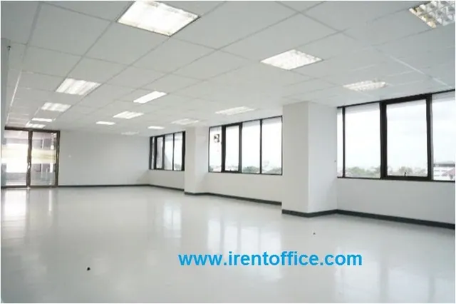 Office space from 100 sq.m. for rent at Thanapat Building