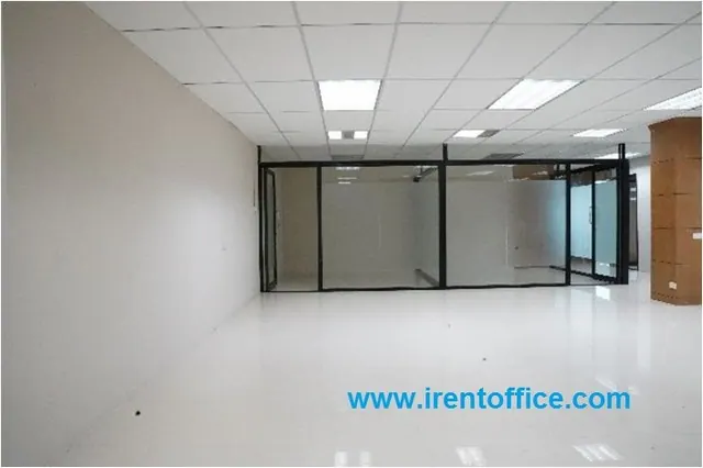 Office space from 100 sq.m. for rent at Thanapat Building