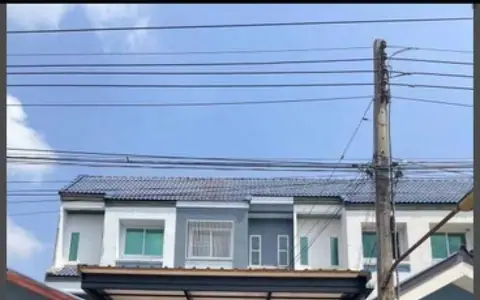 ให้เช่าทาวเฮ้าส์ 3 ชั้น ทำเลเมืองเอก  ใกล้ ม.รังสิตและรร.สาธิตรังสิต รีโนเวทใหม่เอี่ยม