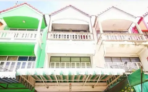 three-storey commercial building on Rangsit-Nakhon Nayok 51 for rent