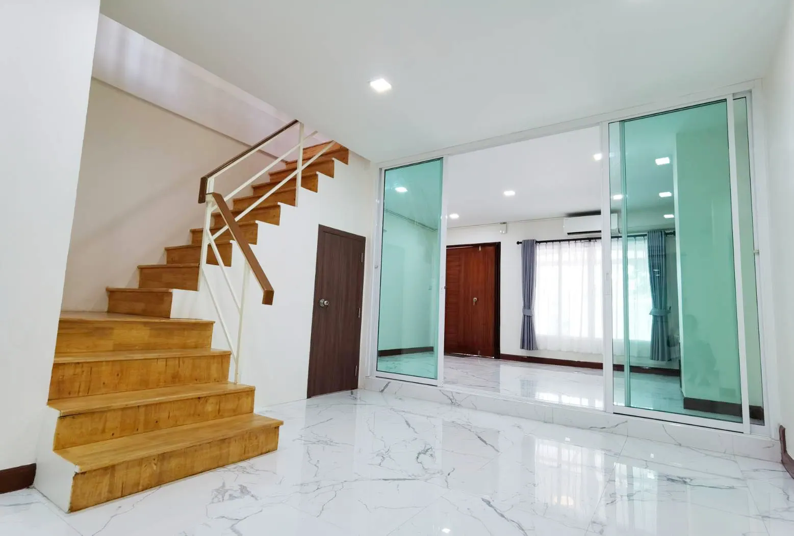 ให้เช่าทาวน์เฮ้าส์ 2 ชั้น หมู่บ้านรีโน่ ซอยนวมินทร์86 ถนนนวมินทร์ กทม.