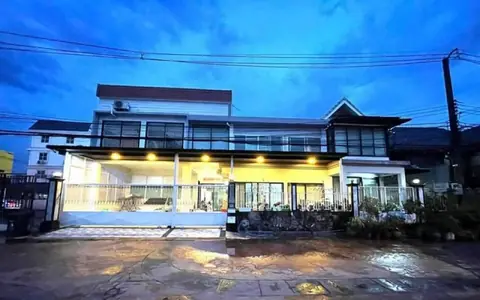 ให้เช่าบ้านเดี่ยว2ชั้น หมู่บ้าน รัตนวรรณ1 ปทุมธานี ลำลูกกาคลอง4 ใกล้แยกไฟแดงตลาดกลางลาดสวาย